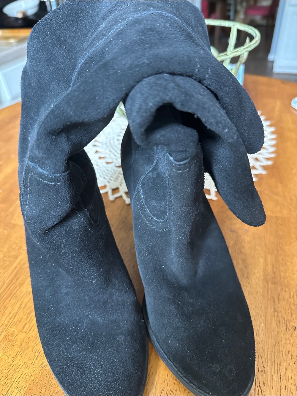 Black Women's Suede Nine & Co. Boots - Stylish Knee-High Design - 7 1/2
